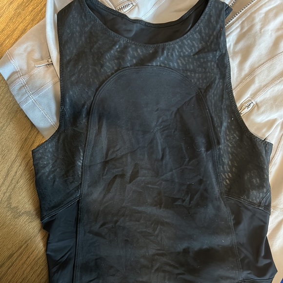 LULU LEMON ALL THREE BUNDLE. All size 4. Great condition. - Picture 3 of 4